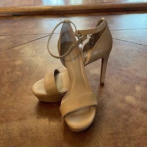 Gianni Bini 5 inch tan heels